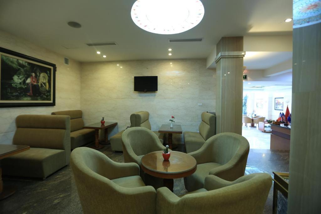 Moon View Hotel - 65 Cua Bac - By Bay Luxury Hanói Exterior foto